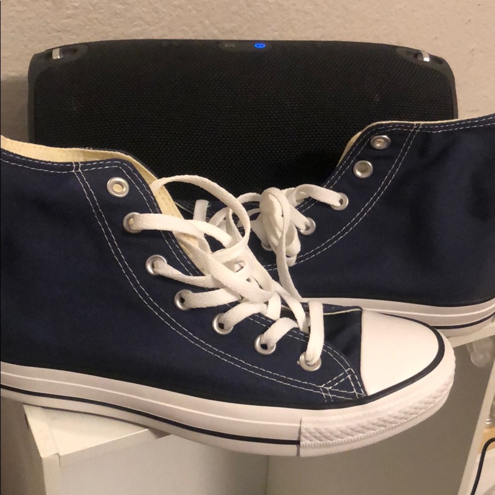 Woman converse